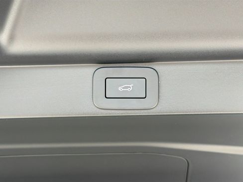 Used 2025 Land Rover Range Rover SE AWD/4WD image 14