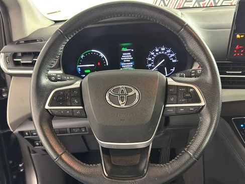 Used 2021 Toyota Sienna XLE image 15
