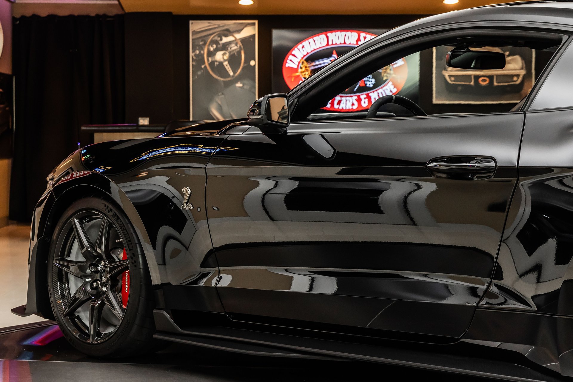 Used 2020 Ford Mustang Shelby GT500 w/ Carbon Fiber Track Pack RWD image 35