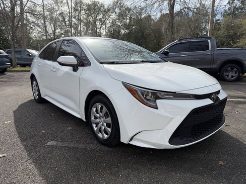 Used 2022 Toyota Corolla LE image 1