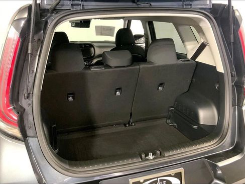 Used 2025 Kia Soul LX w/ LX Technology Package FWD image 4