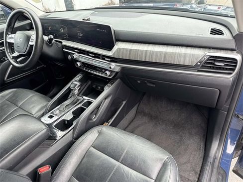 Used 2023 Kia Telluride EX w/ EX Captain's Chair Package image 17