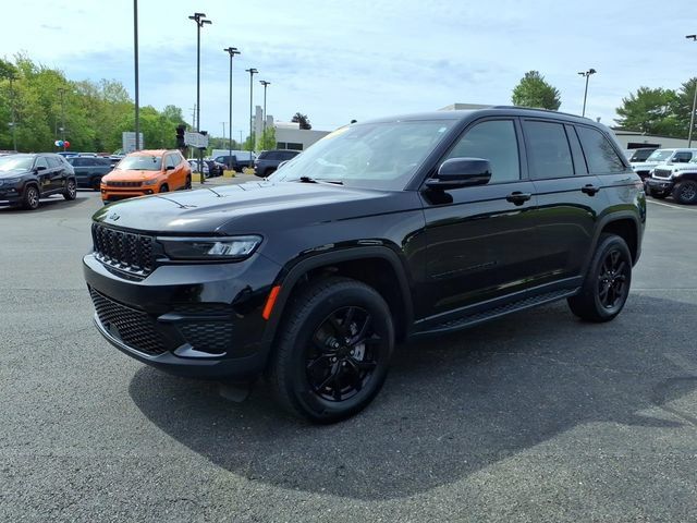 Certified 2024 Jeep Grand Cherokee Altitude AWD/4WD image 3