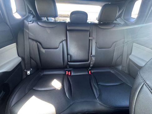 Used 2025 Jeep Compass Limited image 36