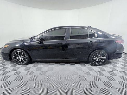 Used 2023 Toyota Camry SE image 11
