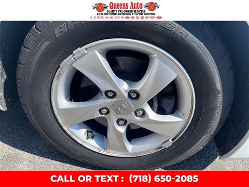 Used 2014 Hyundai Elantra SE FWD image 29