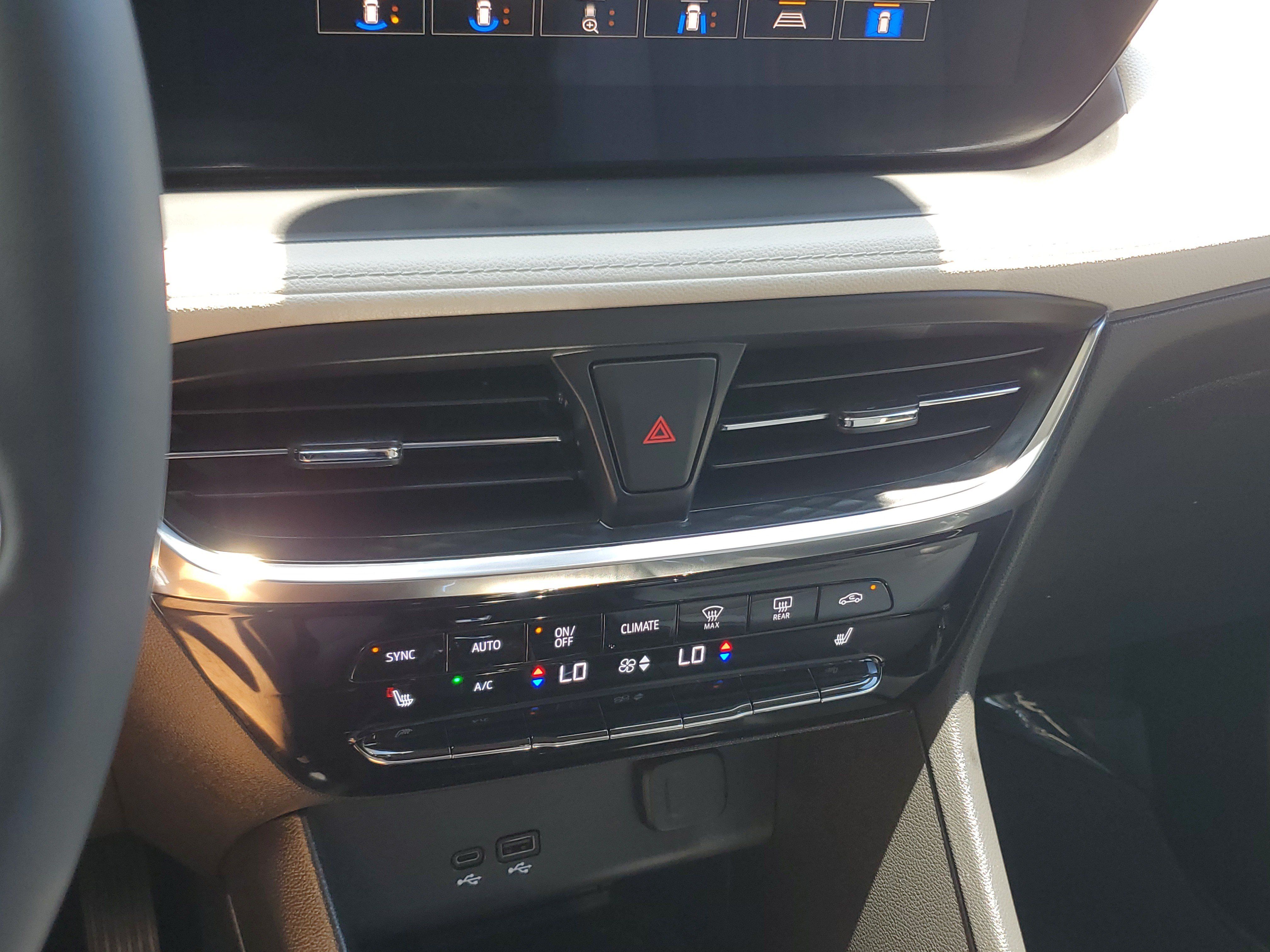 Used 2024 Buick Encore GX Avenir w/ Avenir Technology Package FWD image 30