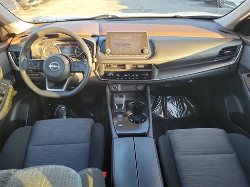 Certified 2023 Nissan Rogue SV image 9