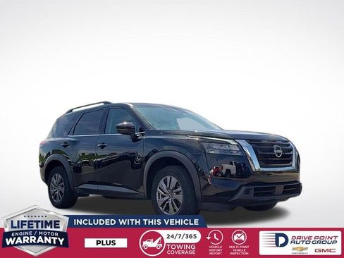 Used 2024 Nissan Pathfinder SV image 1