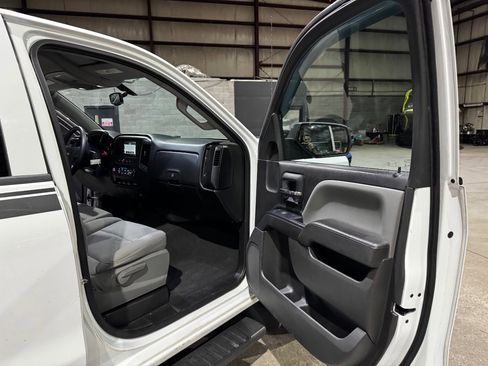 Used 2018 Chevrolet Silverado 1500 Custom w/ Custom Value Package image 25