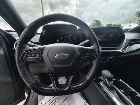 Used 2024 Chevrolet Trax RS w/ Sunroof Package FWD image 11