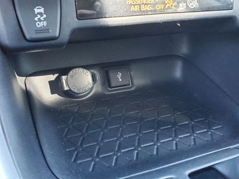 Used 2022 Toyota RAV4 XLE image 24