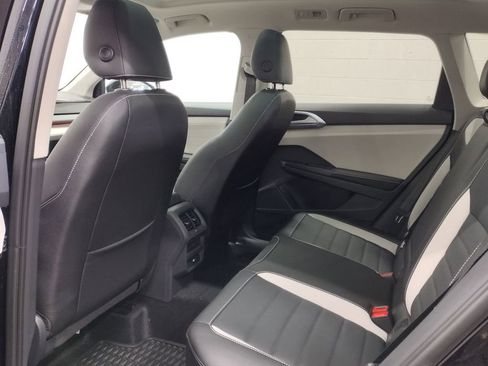 New 2025 Volkswagen Taos SEL image 22