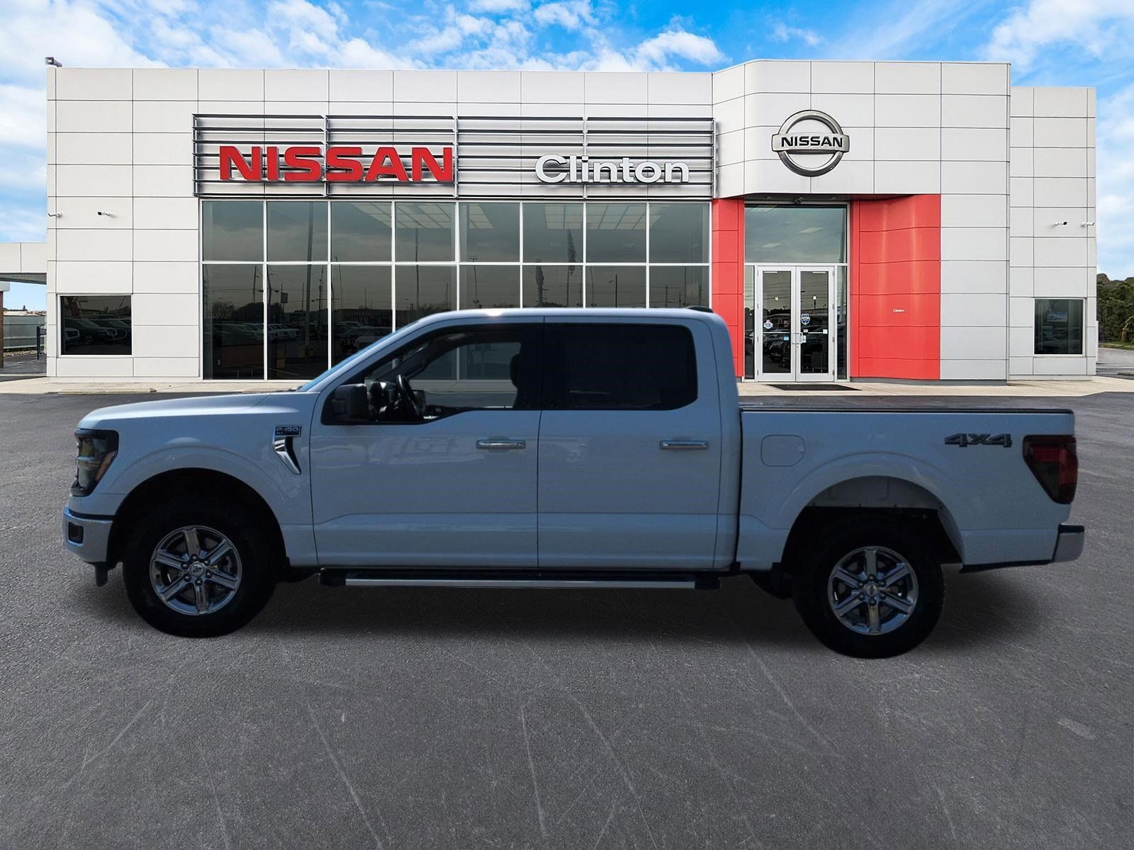 Used 2025 Ford F150 XLT w/ Equipment Group 301A Standard AWD/4WD image 6