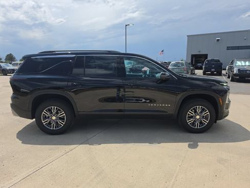 Used 2025 Chevrolet Traverse LT w/ Driver Confidence Package FWD image 5
