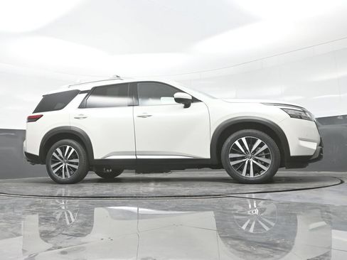 Used 2023 Nissan Pathfinder Platinum AWD/4WD image 40
