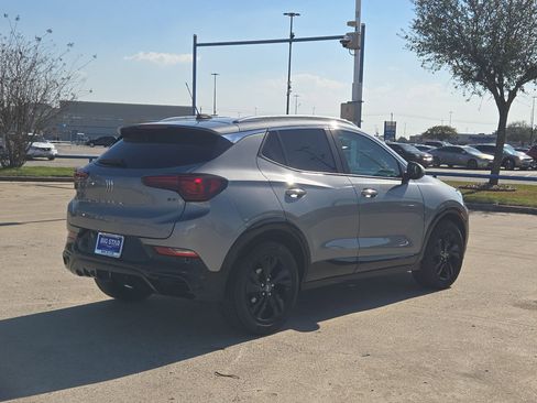 Used 2024 Buick Encore GX Sport Touring image 3