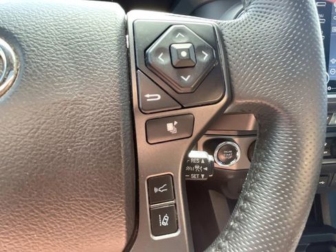Used 2021 Toyota Tacoma TRD Off-Road w/ TRD Premium Off Road Package AWD/4WD image 28