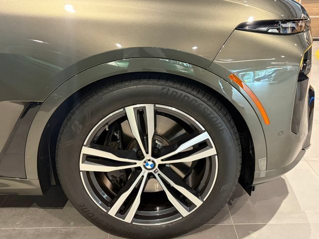 New 2026 BMW X7 xDrive40i w/ M Sport Package AWD/4WD image 8