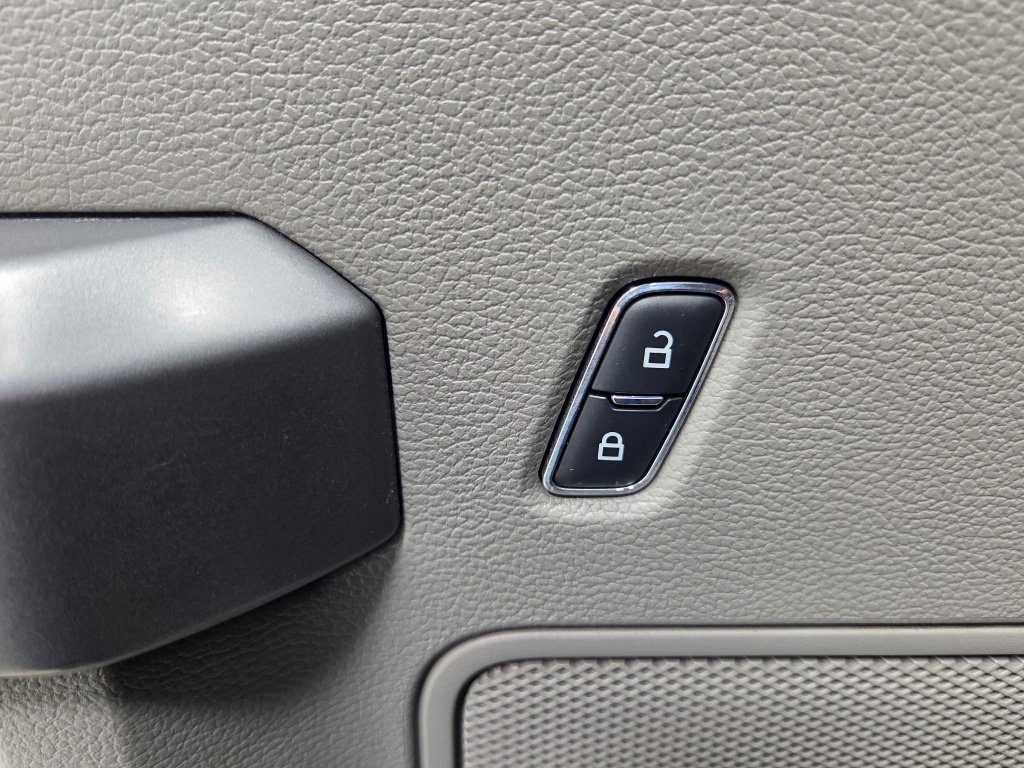 Used 2016 Ford F150 XLT AWD/4WD image 21