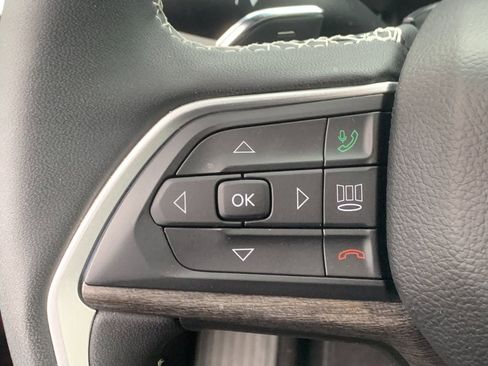 Used 2024 Jeep Grand Cherokee Limited image 32