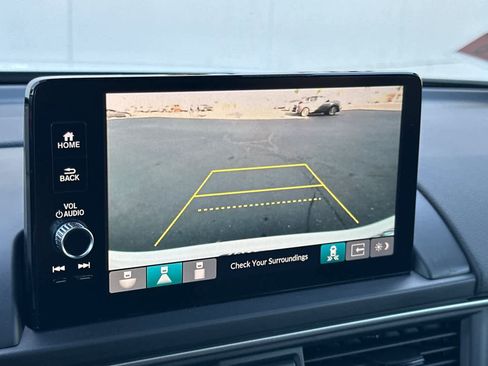 Certified 2025 Honda Pilot Touring image 23