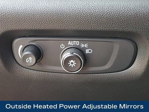 Used 2023 Chevrolet Traverse LT w/ LT Premium Package AWD/4WD image 9