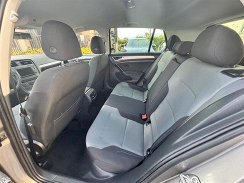 Used 2016 Volkswagen e-Golf SE w/ DC Fast Charging Package image 14