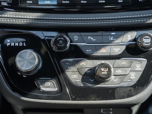 New 2026 Chrysler Pacifica Select image 21