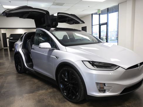 Used 2017 Tesla Model X 90D AWD/4WD image 12