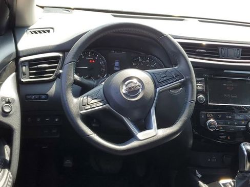 Used 2020 Nissan Rogue SV FWD image 12