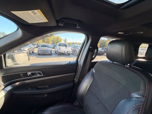 Used 2018 Ford Explorer XLT w/ Equipment Group 202A AWD/4WD image 22