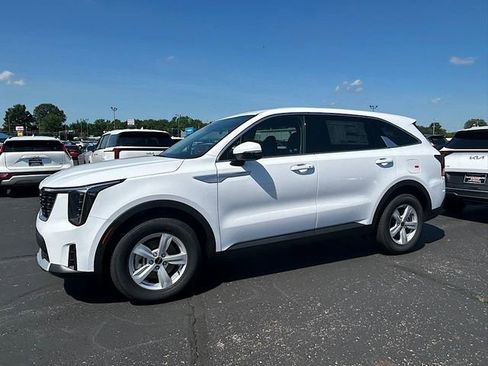New 2025 Kia Sorento LX image 13