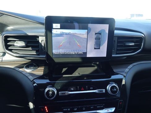 Used 2022 Ford Explorer Limited w/ Equipment Group 301A image 23