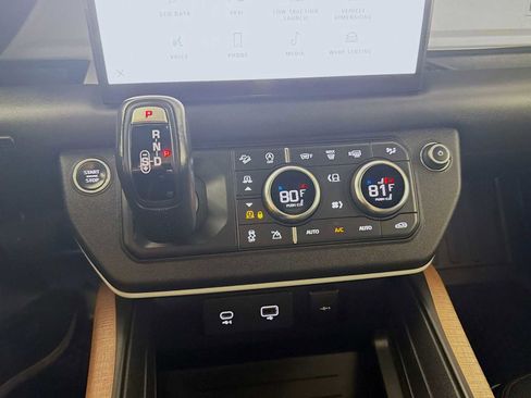 Used 2022 Land Rover Defender 110 X-Dynamic HSE AWD/4WD image 18