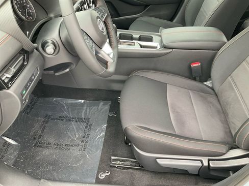 Certified 2025 Nissan Sentra SR image 14