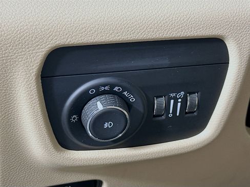 Used 2023 Jeep Grand Cherokee L Limited RWD image 17
