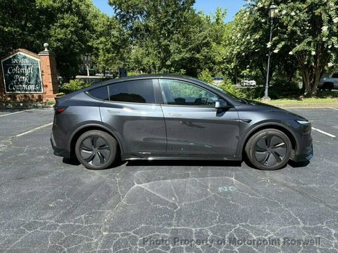 Used 2026 Tesla Model Y 2WD image 9