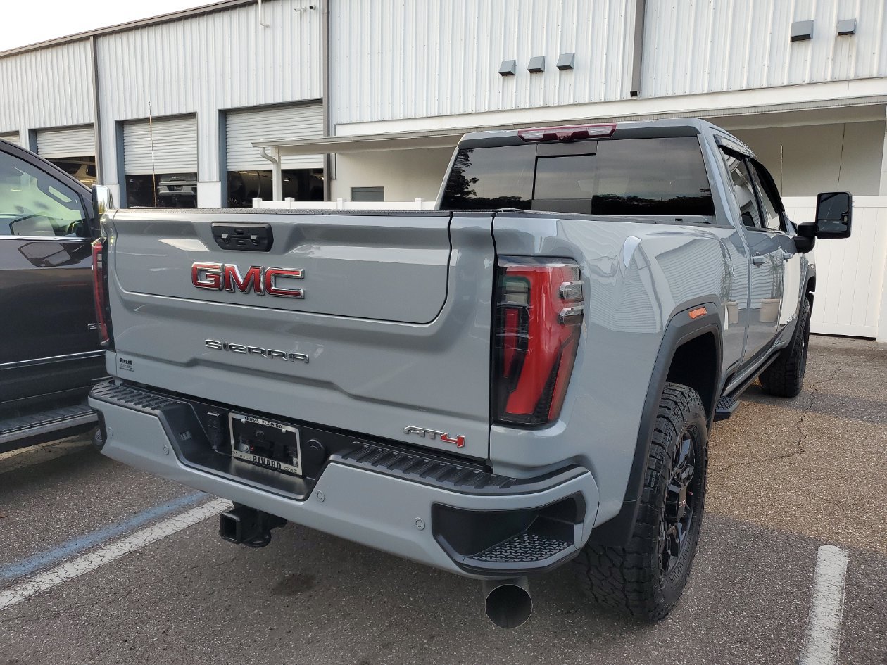 Used 2024 GMC Sierra 2500 AT4 w/ AT4 Premium Plus Package AWD/4WD image 4
