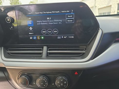 Used 2024 Chevrolet Trax RS image 20