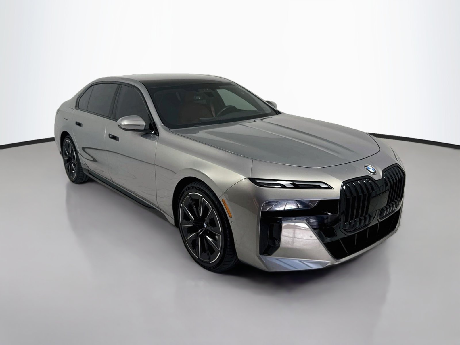 Used 2023 BMW 760i xDrive AWD/4WD image 1