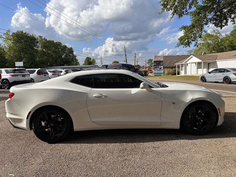 Used 2020 Chevrolet Camaro LT w/ Technology Package RWD image 2