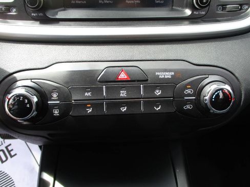 Used 2020 Kia Sorento LX AWD/4WD image 11