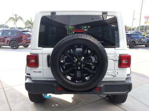 Used 2024 Jeep Wrangler Unlimited Sahara AWD/4WD image 5