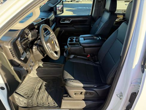 Used 2025 Chevrolet Silverado 2500 LT w/ Convenience Package image 11