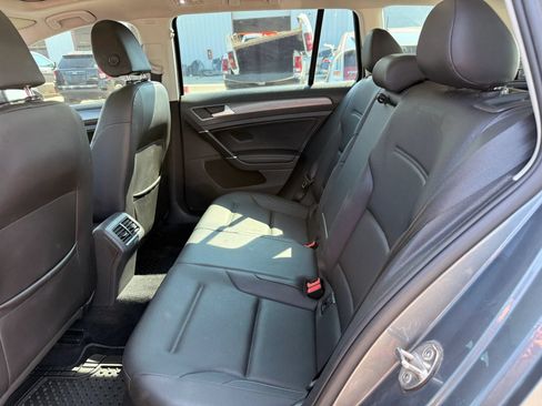 Used 2018 Volkswagen Golf SE FWD image 21