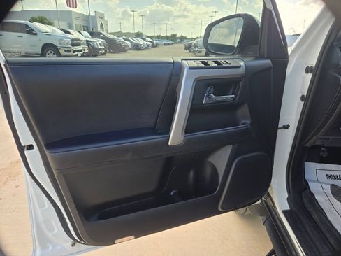 Used 2022 Toyota 4Runner SR5 Premium w/ Moonroof Package AWD/4WD image 12