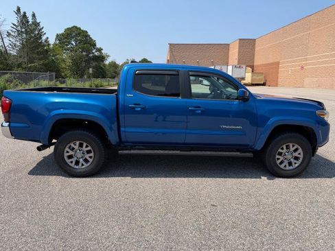 Used 2018 Toyota Tacoma SR5 RWD image 36