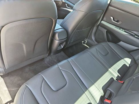 Used 2024 Hyundai Elantra Limited image 18