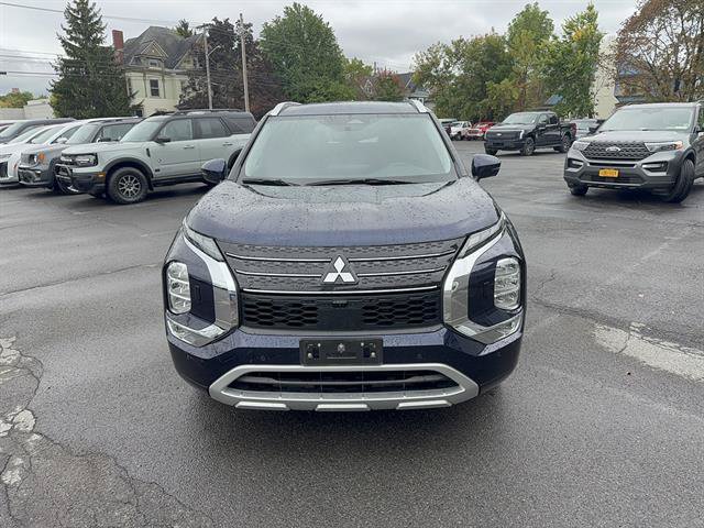 Used 2023 Mitsubishi Outlander SEL AWD/4WD image 2